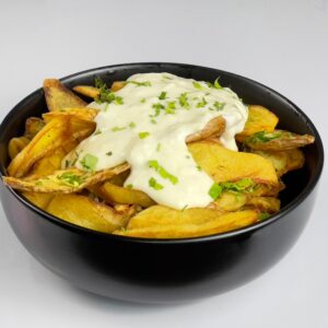 Cartofi Prajiți cu Parmezan și Sos de Usturoi