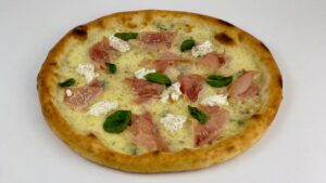 Pizza Bianca ai Quattro Formaggi e Cotto